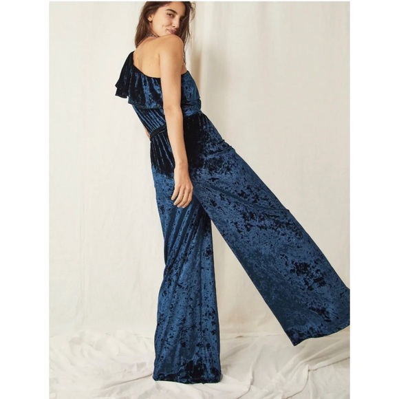 New Free People + Novella Royale Jessica Velvet Jumpsuit
Size XL - Picture 3 of 8